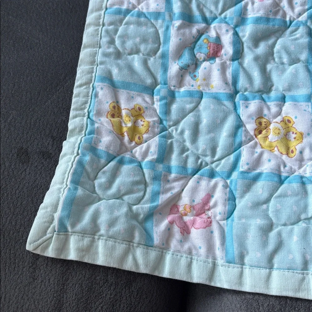 CARE BEARS VINTAGE PRE OWNED HANDMADE NURSERY BABY QUILT 29 X 41